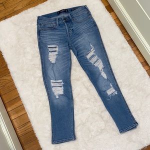 Medium washed  hollister low-rise crop boyfriend jeans